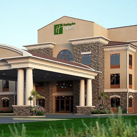 Holiday Inn Express & Suites - Redding, An Ihg Hotel Exterior photo